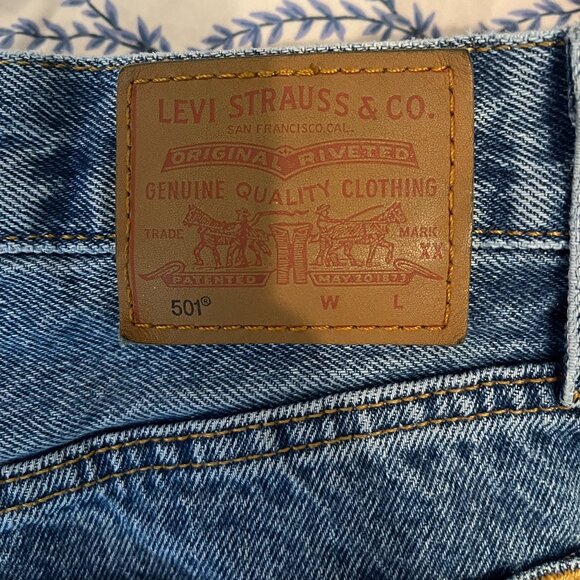 Levi's 501 Cropped Jeans - Picture 5 of 5